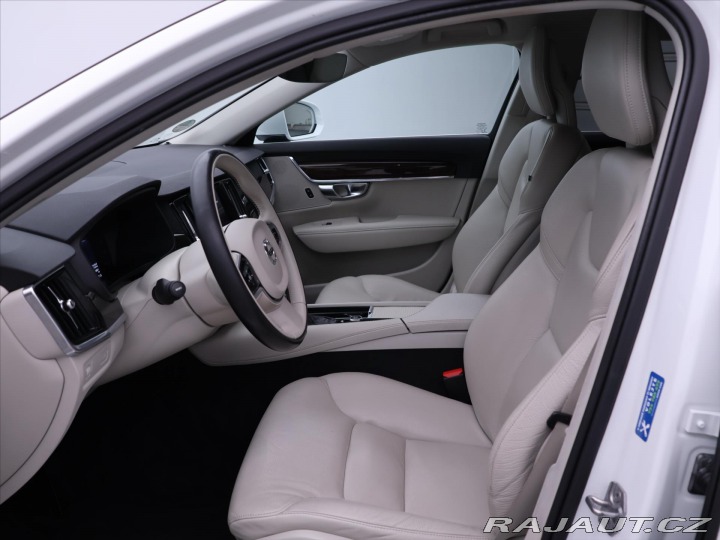 Volvo V90 2,0 D4 AWD Aut CZ Momentu 2017