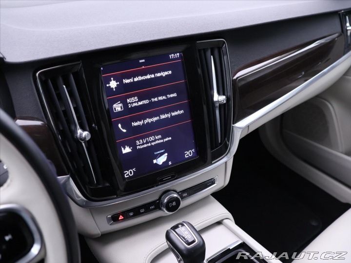 Volvo V90 2,0 D4 AWD Aut CZ Momentu 2017