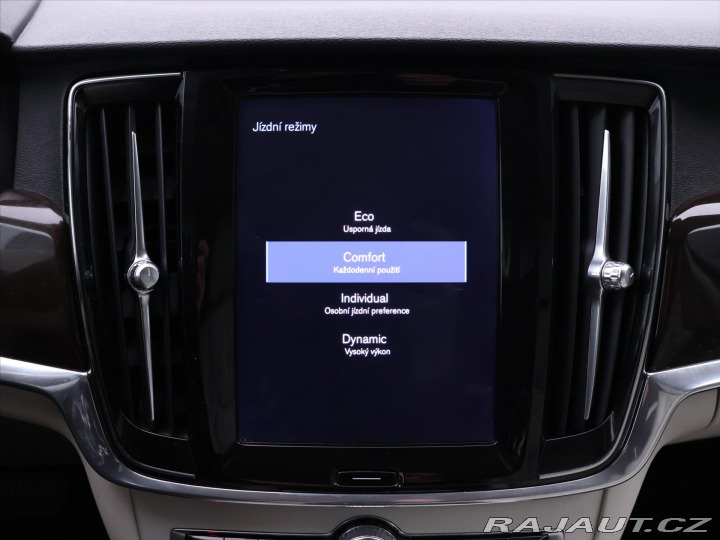 Volvo V90 2,0 D4 AWD Aut CZ Momentu 2017
