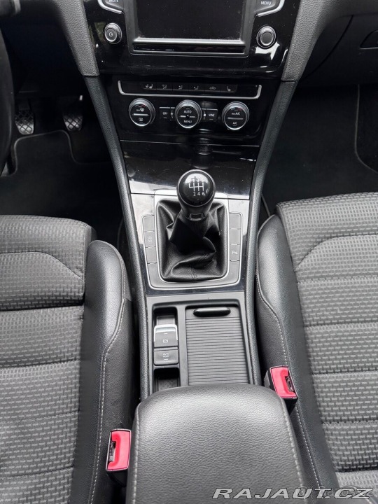 Volkswagen Golf 1,4 TGI – nové pneu, ro 1800