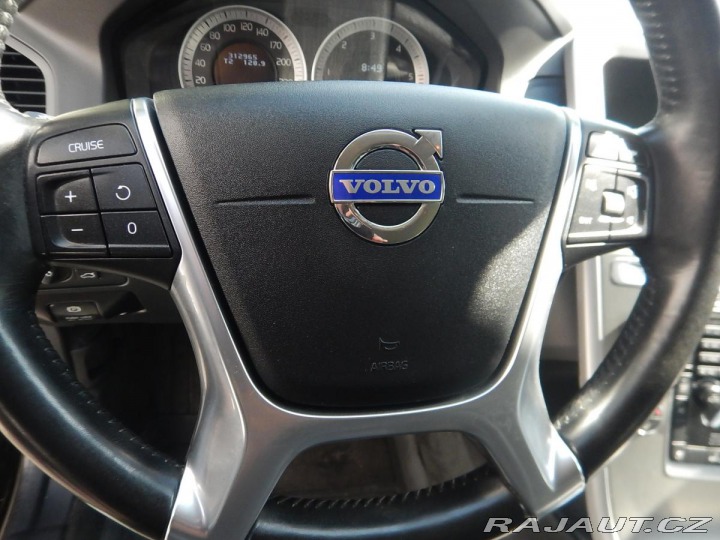 Volvo XC60 2.4 D5 AWD, DIGIKLIMA, TA 2011