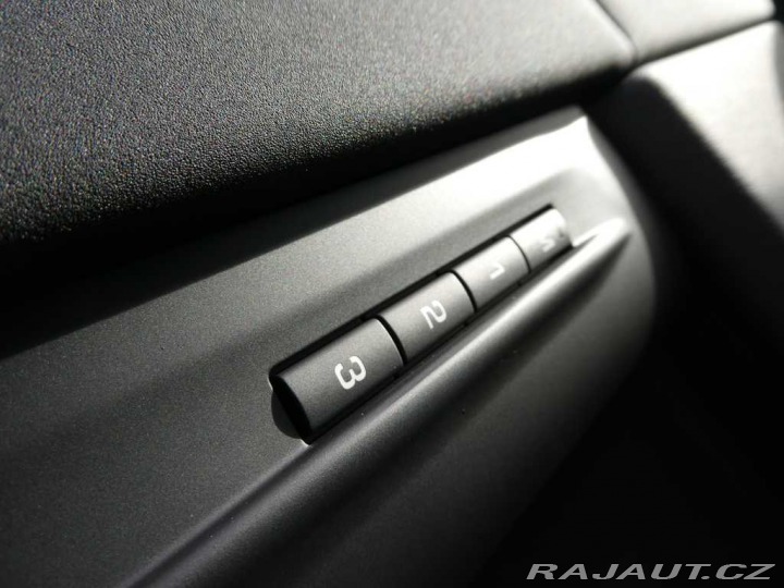 Land Rover Range Rover Evoque 2,0 S D165 *ZIMNÍ SADA ZD 2026