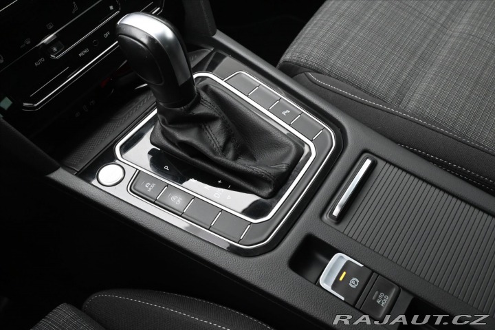 Volkswagen Passat 2,0 TDI 110 kW DSG Busine 2022