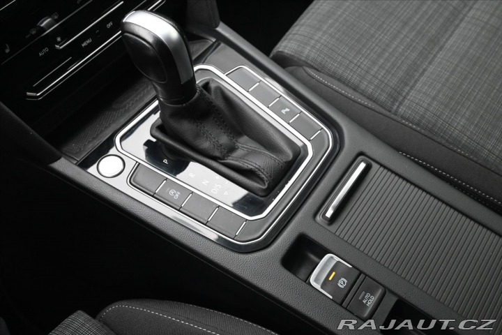 Volkswagen Passat 2,0 TDI 110 kW DSG Busine 2022