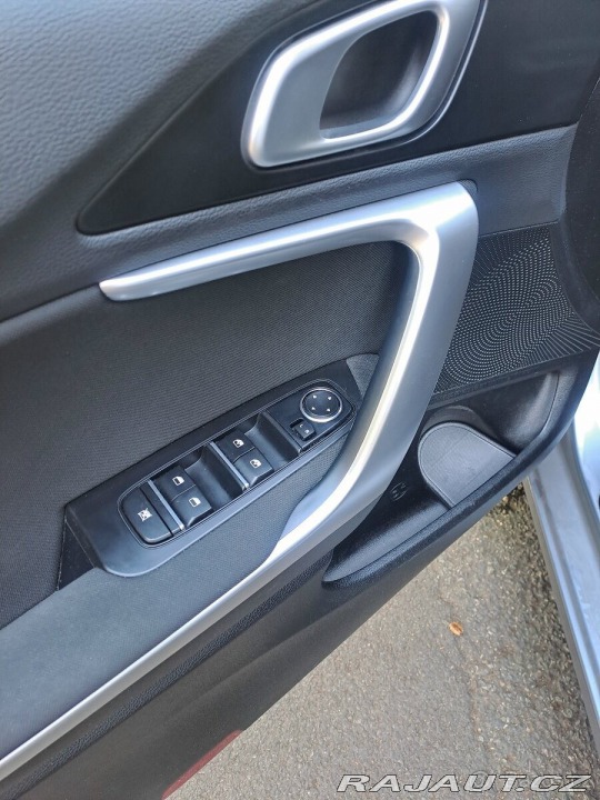 Kia Ceed 1,5   T-GDI -118kw, benzí 2022