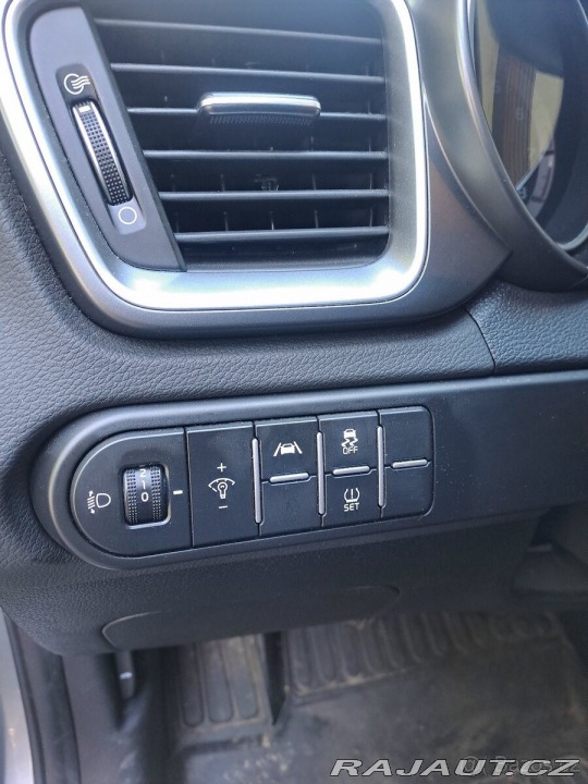 Kia Ceed 1,5   T-GDI -118kw, benzí 2022