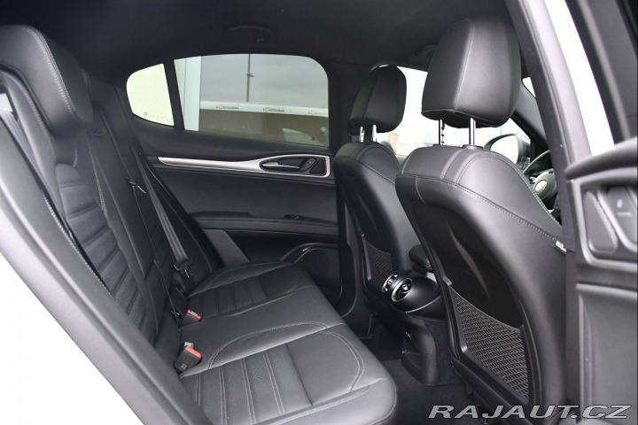 Alfa Romeo Stelvio VELOCE Q4 1M ZÁRUKA 2024