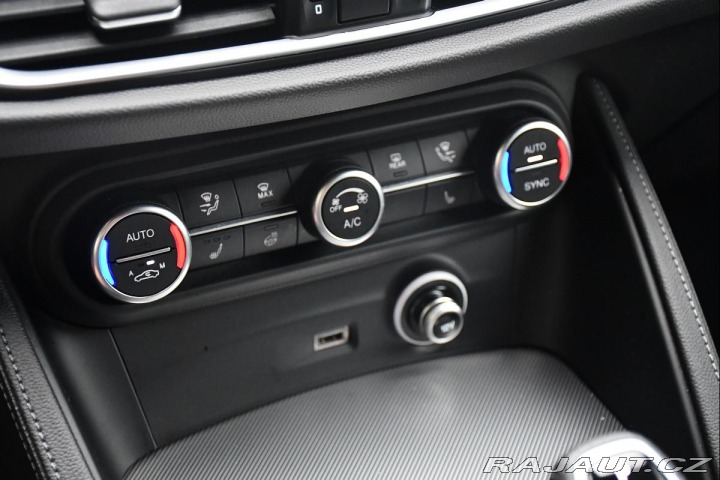 Alfa Romeo Stelvio VELOCE Q4 1M ZÁRUKA 2024