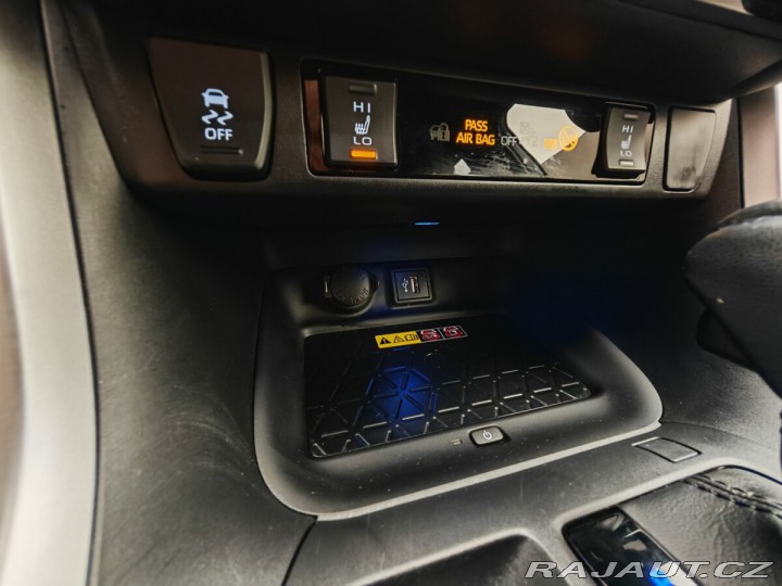 Toyota RAV4 2.5 Hybrid Selection 4WD 2024