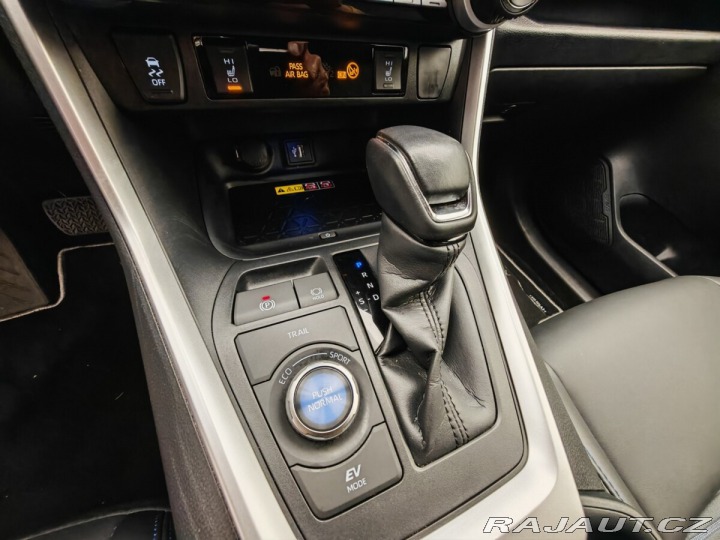 Toyota RAV4 2.5 Hybrid Selection 4WD 2024
