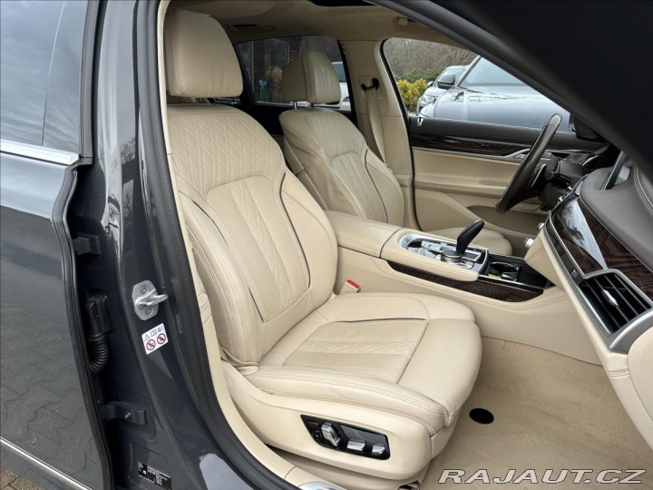 BMW 7 730d xDrive Vzduch Laser 2020