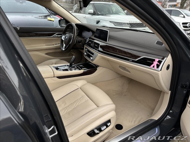 BMW 7 730d xDrive Vzduch Laser 2020
