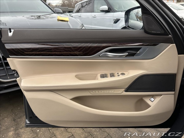 BMW 7 730d xDrive Vzduch Laser 2020