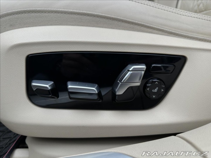 BMW 7 730d xDrive Vzduch Laser 2020