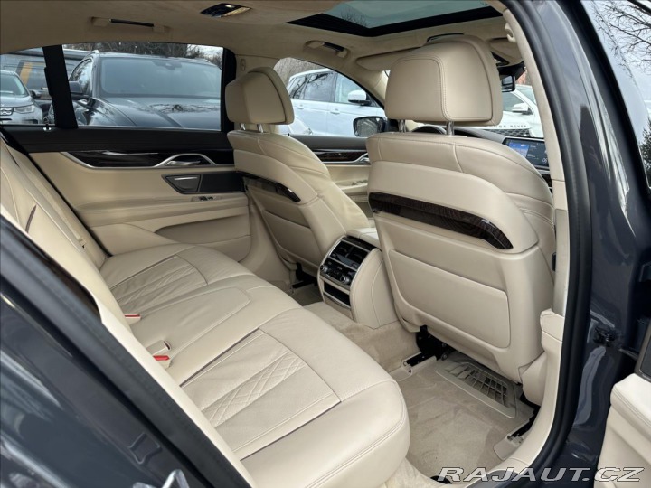 BMW 7 730d xDrive Vzduch Laser 2020