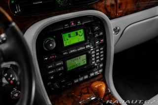 Jaguar XJ  2004