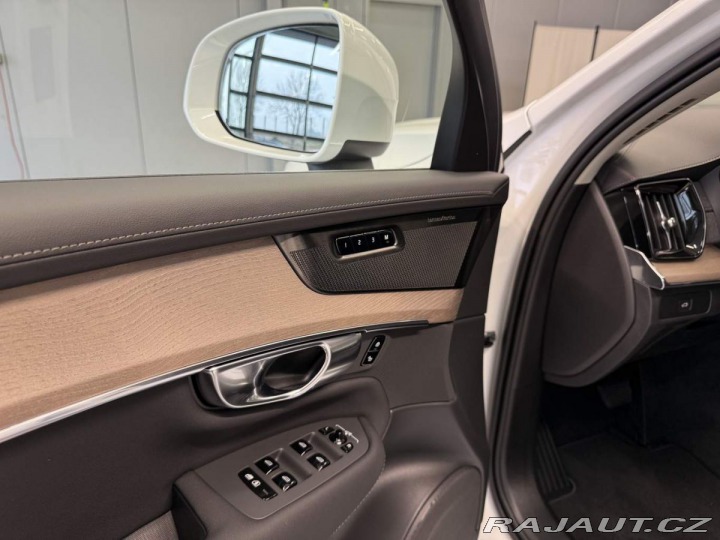Volvo XC90 B5 2.0L 250+14k AT8 AWD P 2025