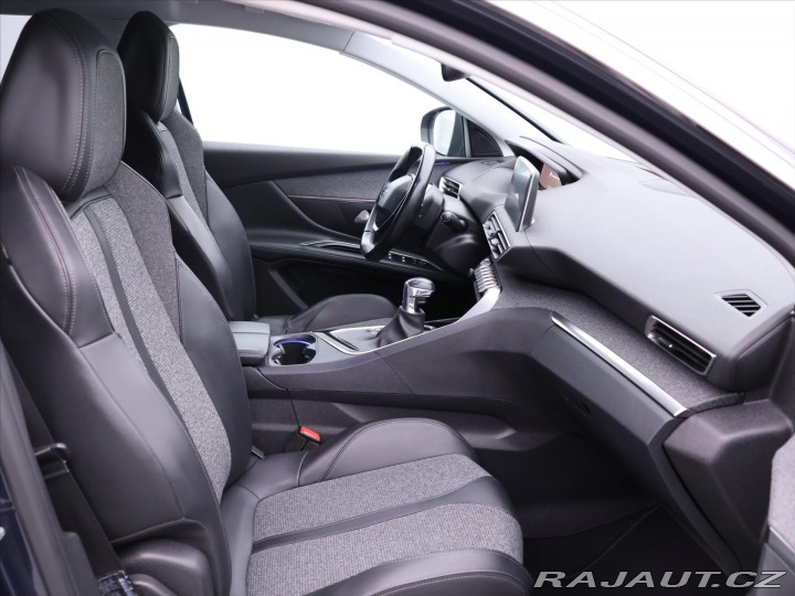 Peugeot 5008 1,2 PT 96kW Allure 7-Míst 2018