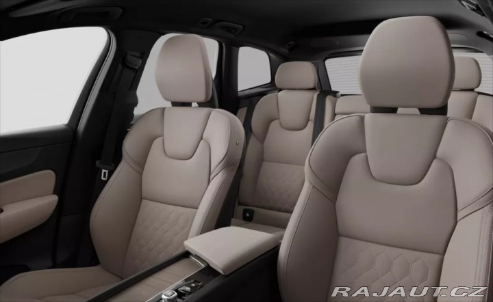 Volvo XC60 2,0 B5  Plus Dark 2025