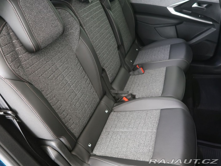 Peugeot 5008 1.2HYBRID,CZ,ALLURE,e-DCS 2025
