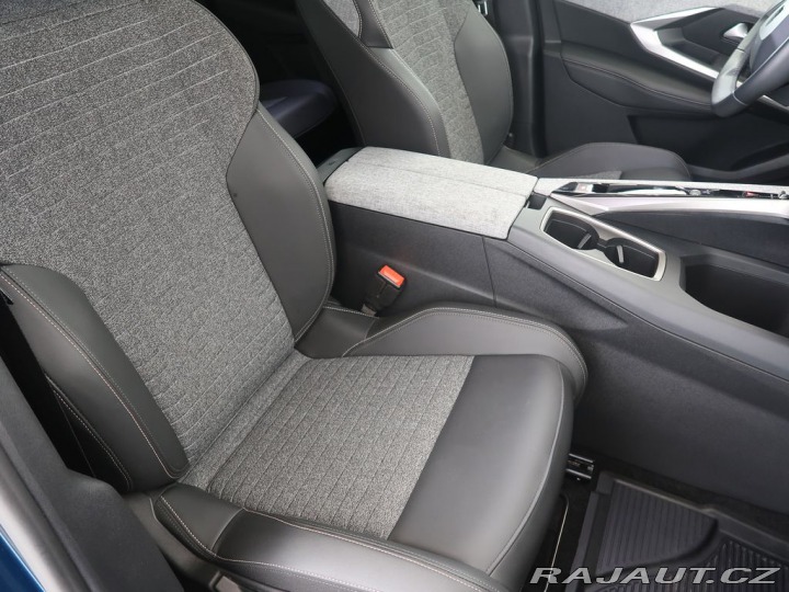 Peugeot 5008 1.2HYBRID,CZ,ALLURE,e-DCS 2025