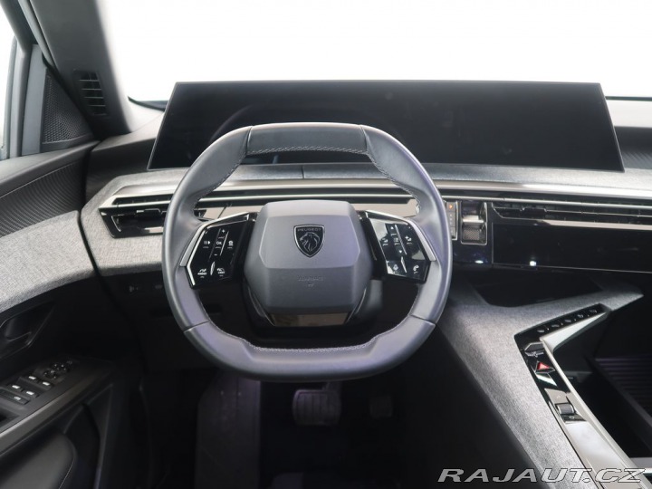 Peugeot 5008 1.2HYBRID,CZ,ALLURE,e-DCS 2025