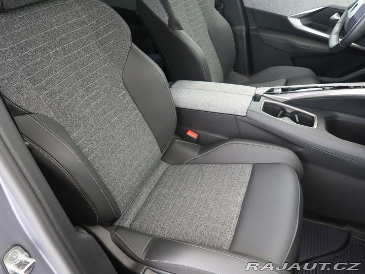 Peugeot 5008 1.2HYBRID,CZ,ALLURE,e-DCS 2025