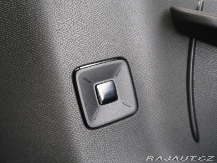 Peugeot 5008 1.2HYBRID,CZ,ALLURE,e-DCS 2025