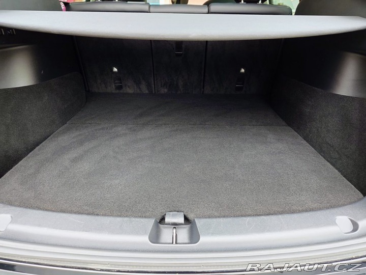 Tesla Model Y  2022