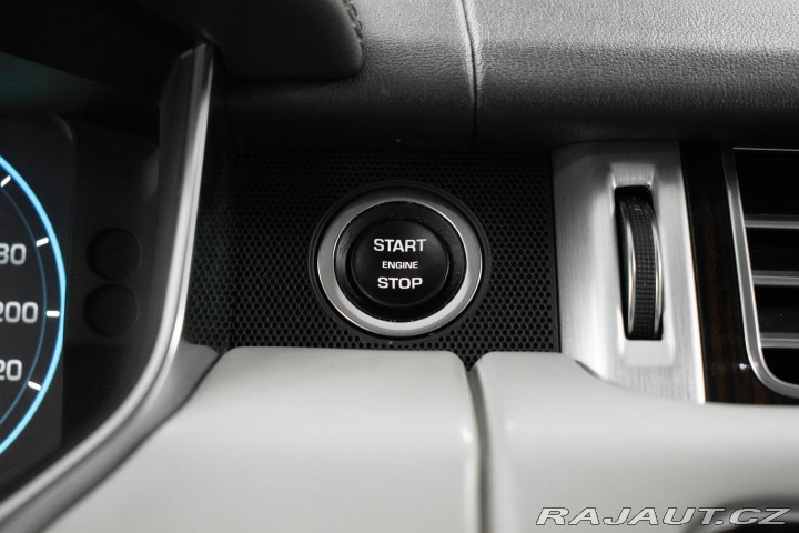 Land Rover Range Rover VOGUE SDV8 REZERVACE 2013