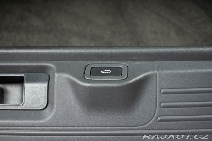 Land Rover Range Rover VOGUE SDV8 REZERVACE 2013