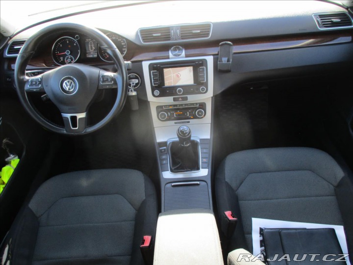 Volkswagen Passat 1,6 TDi 77kw Elegance GPS 2011