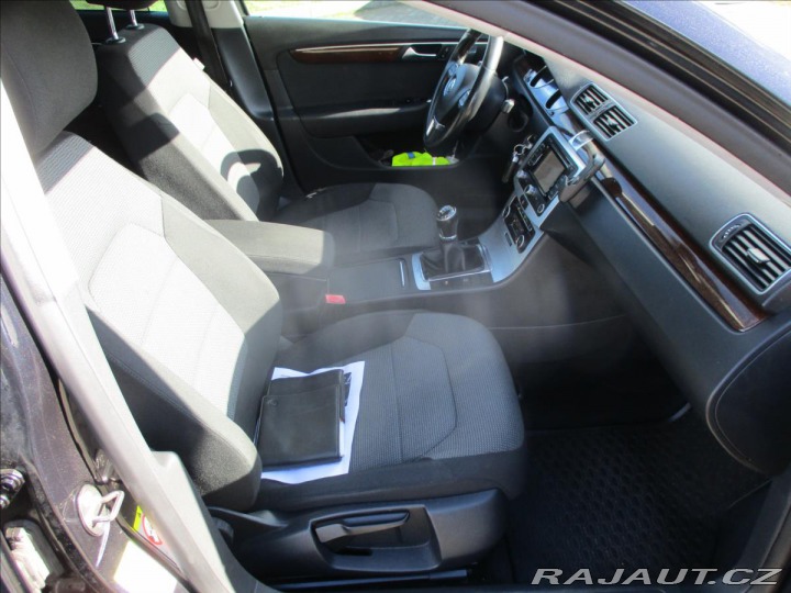 Volkswagen Passat 1,6 TDi 77kw Elegance GPS 2011