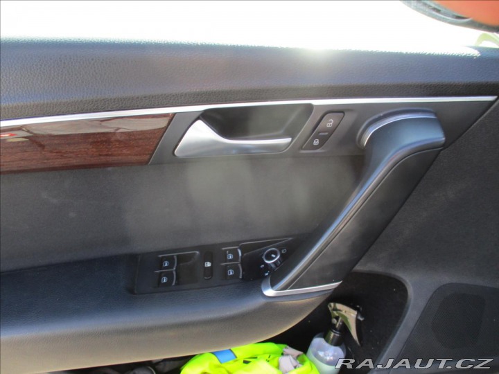 Volkswagen Passat 1,6 TDi 77kw Elegance GPS 2011