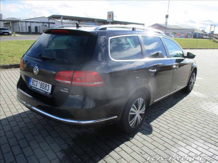 Volkswagen Passat 1,6 TDi 77kw Elegance GPS 2011