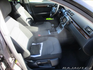 Volkswagen Passat 1,6 TDi 77kw Elegance GPS 2011