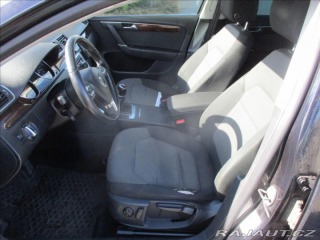 Volkswagen Passat 1,6 TDi 77kw Elegance GPS 2011