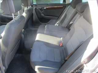 Volkswagen Passat 1,6 TDi 77kw Elegance GPS 2011