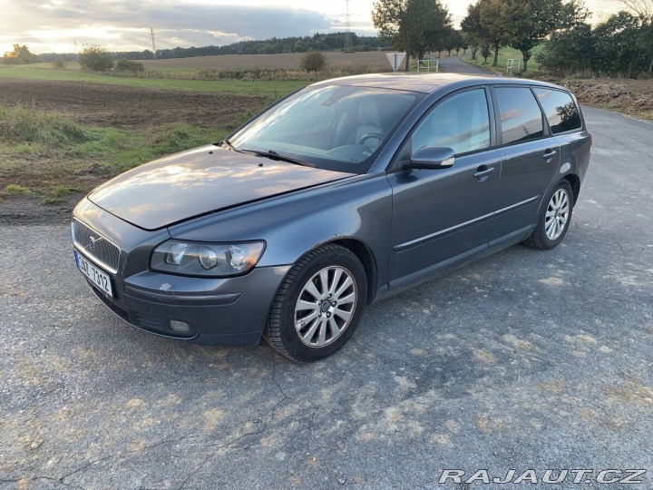 Volvo V50 2,4   5 válec , R.v. 2004 2004