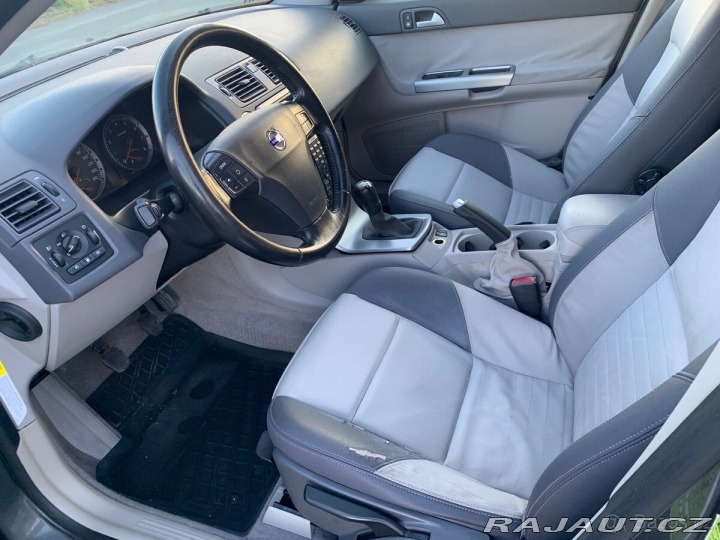 Volvo V50 2,4   5 válec , R.v. 2004 2004