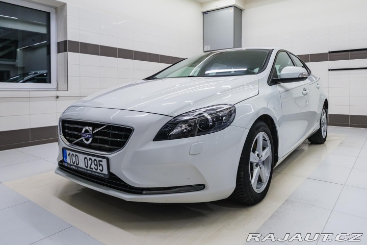 Volvo V40 D2 el. sedadla, kůže, xen 2014