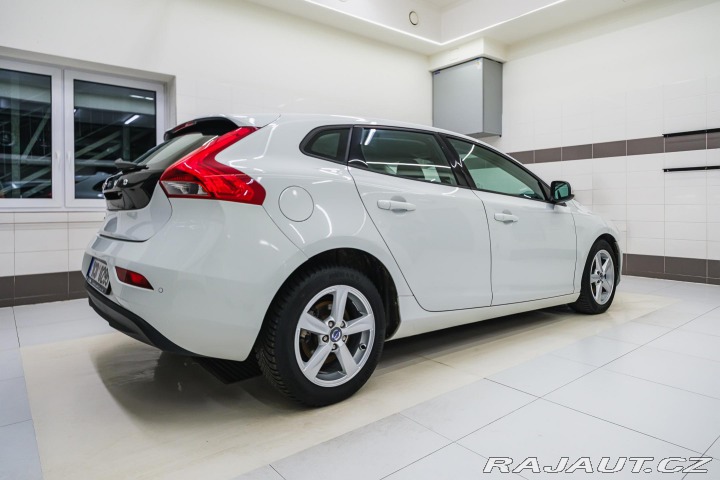 Volvo V40 D2 el. sedadla, kůže, xen 2014