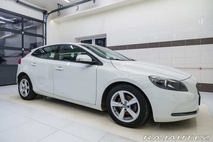 Volvo V40 D2 el. sedadla, kůže, xen 2014