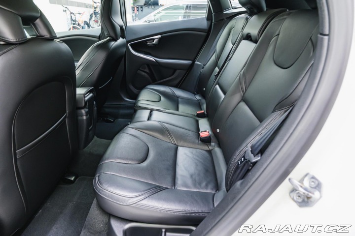Volvo V40 D2 el. sedadla, kůže, xen 2014