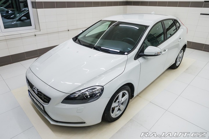 Volvo V40 D2 el. sedadla, kůže, xen 2014