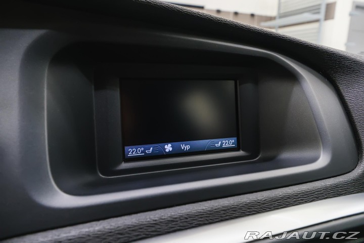Volvo V40 D2 el. sedadla, kůže, xen 2014