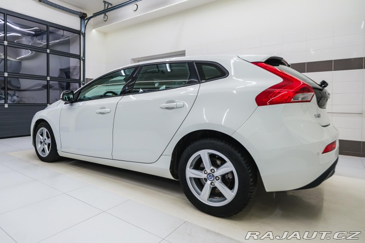Volvo V40 D2 el. sedadla, kůže, xen 2014