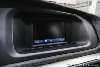 Volvo V40 D2 el. sedadla, kůže, xen 2014