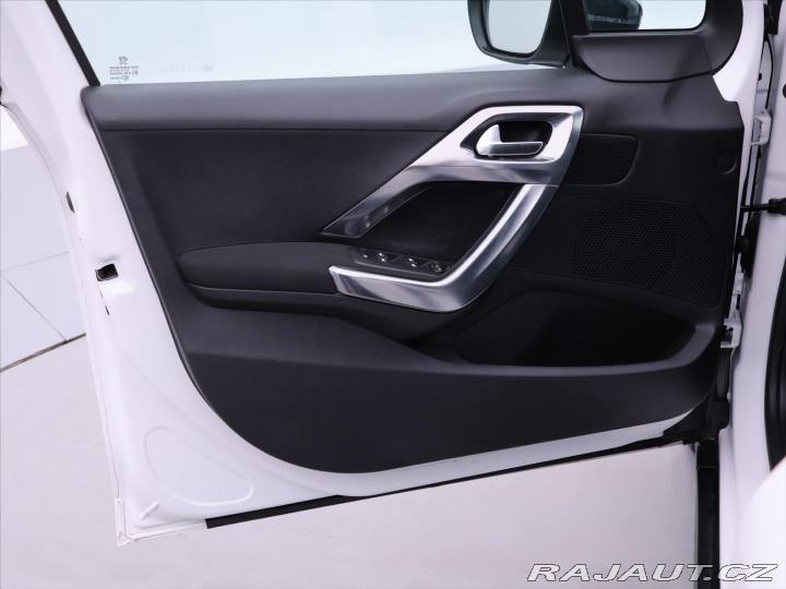 Peugeot 2008 1,2 PureTech 81kW Allure 2015