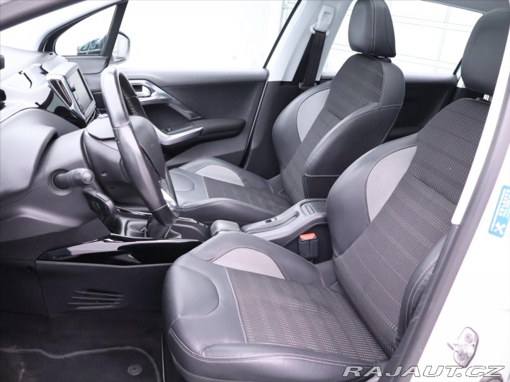 Peugeot 2008 1,2 PureTech 81kW Allure 2015